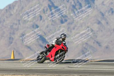 media/Dec-01-2025-Moto Forza (Mon) [[2daa91e15f]]/3-Beginner Group/Session 4 Turn 9/